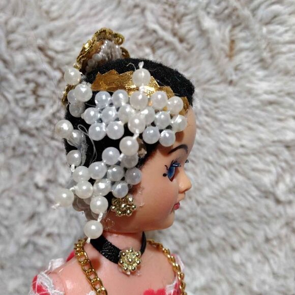 Collectable doll w stand - Picture 8 of 11